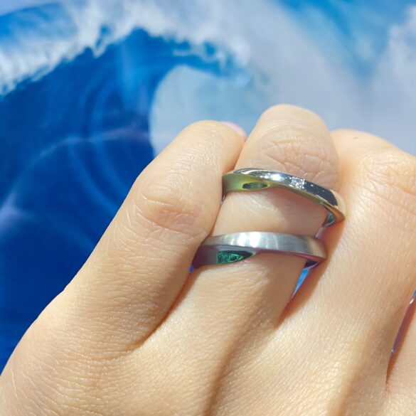 SORAの結婚指輪スウェル 着用画像