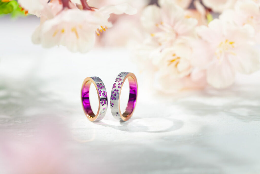 ダイヤ以外に模様が入った結婚指輪 SORAの舞桜
