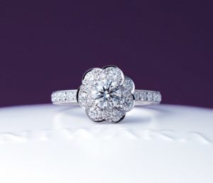 NIWAKA（にわか/俄）のお花型の婚約指輪の魅力を深掘り｜美しさと人気の理由