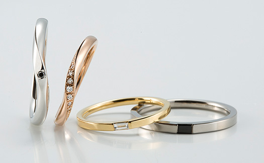 ラピュールの結婚指輪（マリッジリング ）ゴールド、プラチナリング　ブラックダイヤリング