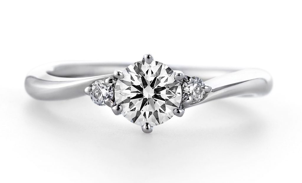 ウェーブの婚約指輪