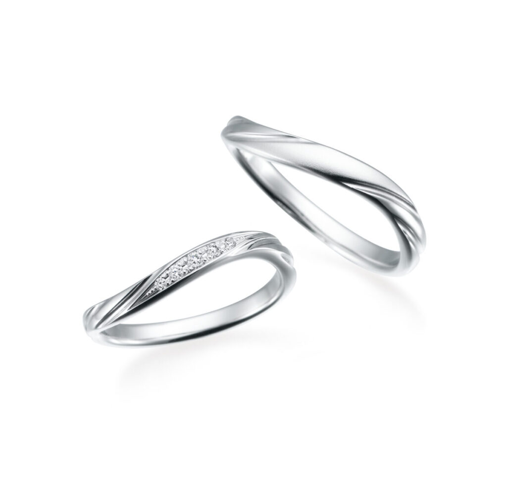 ねじれデザインのサムシングブルー結婚指輪　ミルキーウェイ