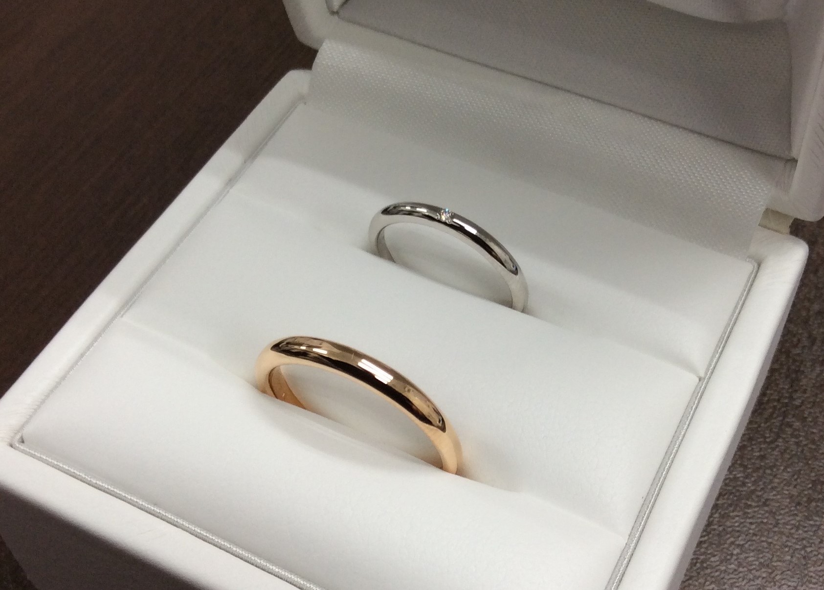 結婚指輪はプラチナ？ゴールド？｜どっちがいいか迷う結婚指輪の素材 