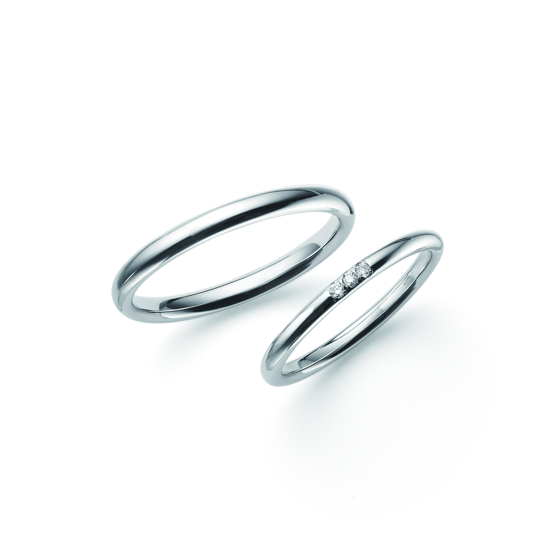 シンプルな結婚指輪　ダイヤモンド3石