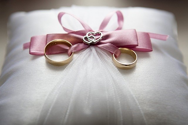 結婚指輪リボンモチーフイメージ画像