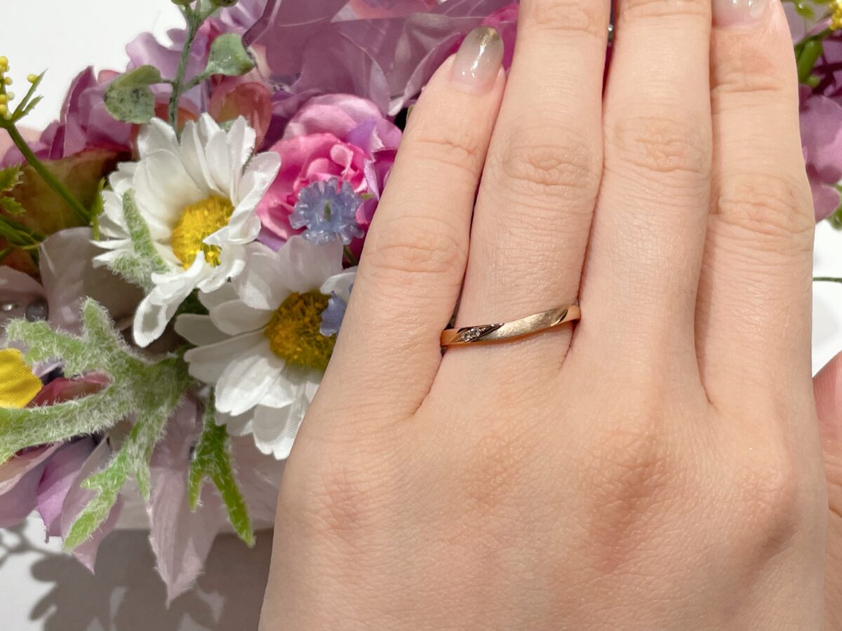 ラプンツェルの結婚指輪「Shining World (シャイニングワールド)」の着用画像