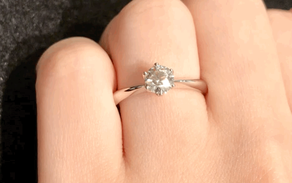 カットが綺麗なダイヤモンドの婚約指輪