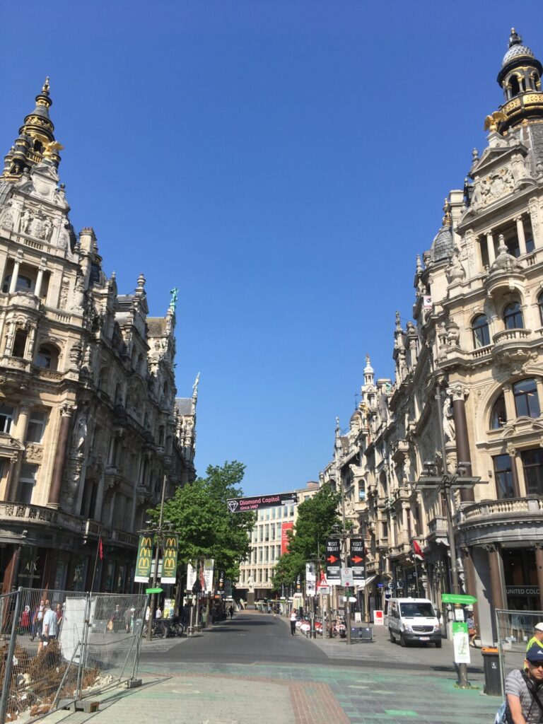 ダイヤモンドの鑑定機関　HRDの本拠地のある　ベルギー　アントワープの街並み