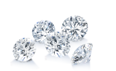 みんなが選んだダイヤモンドのカラット数は？相場やサイズ感を徹底比較！