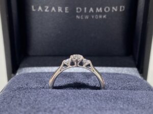 婚約指輪の横顔にこだわる理由は？サイドビューで魅せる人気デザインまとめ