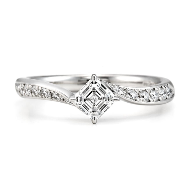 ロイヤルアッシャーカットの婚約指輪JRAAC012
