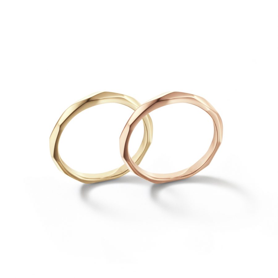 ゴールドがおしゃれなfikaの結婚指輪　光