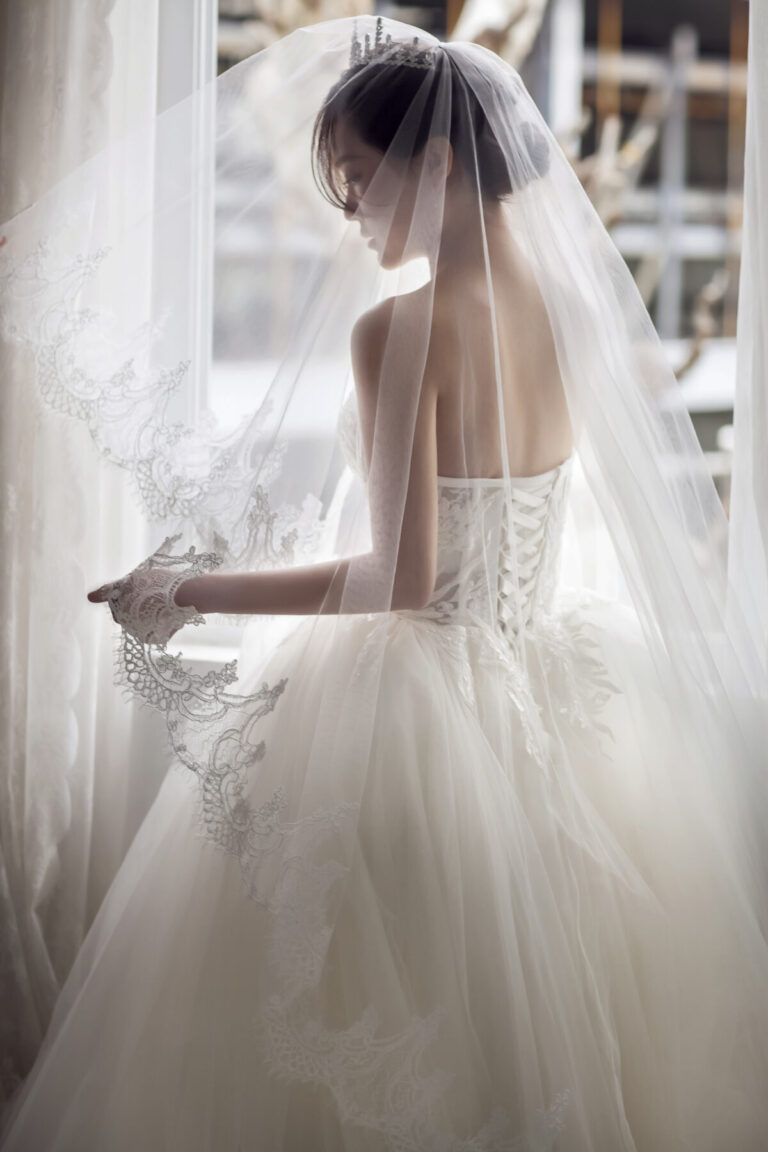 ウエディングドレス姿の花嫁