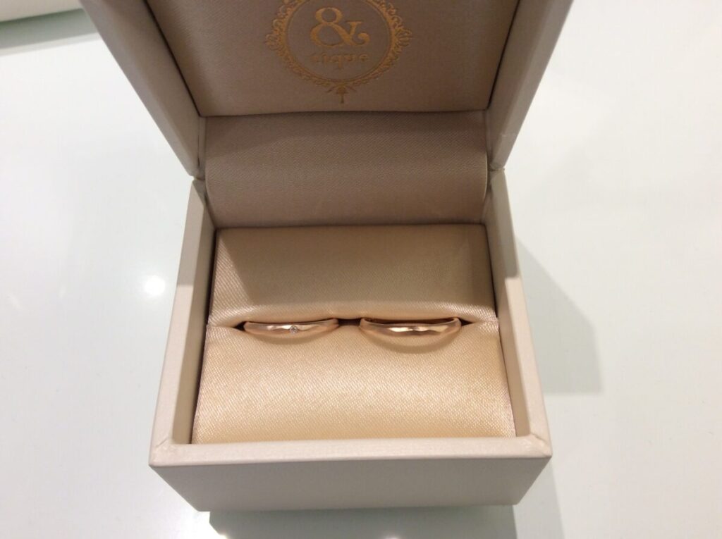 アンティックの結婚指輪ペルヴェ　ピンクゴールド、マットアレンジ