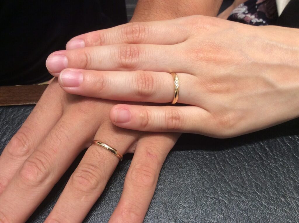 ロイヤル・アッシャーの結婚指輪WRA027/WRB037ゴールドアレンジ