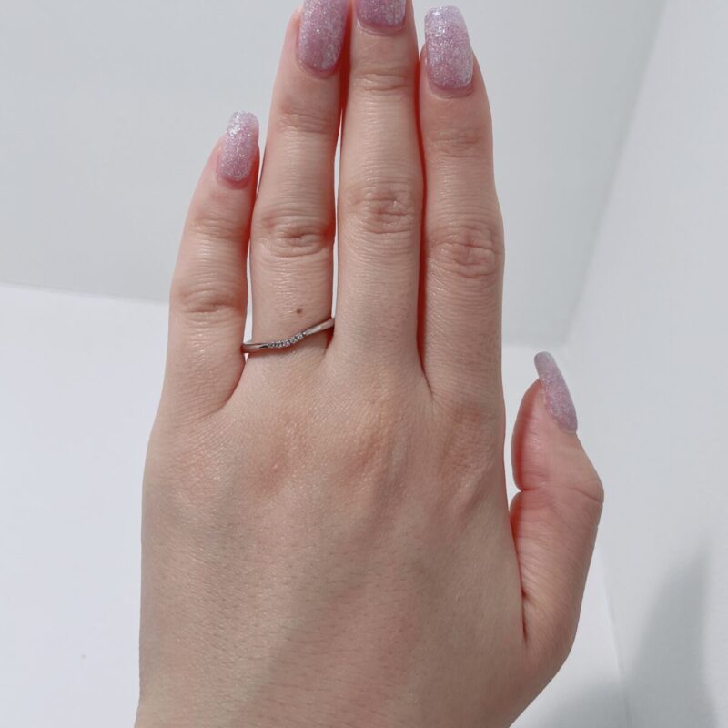 ラザールダイヤモンドの結婚指輪の着用画像