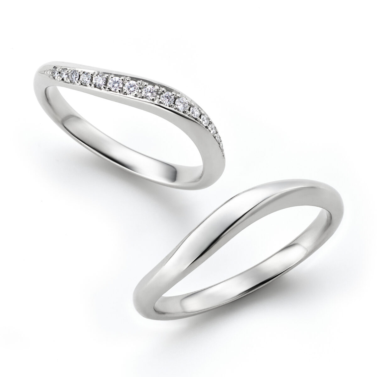 ロイヤル・アッシャー キラキラウェーブの結婚指輪　WRA067/WRB077