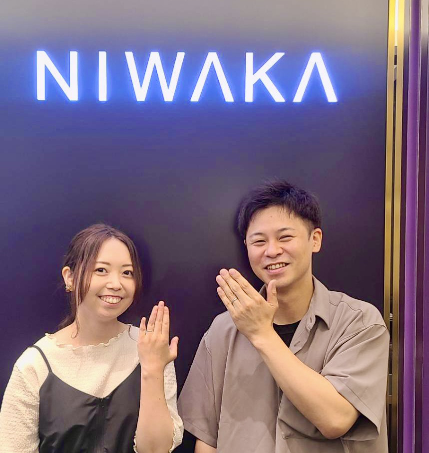 NIWAKAの結婚指輪ことほぎを着けているお客様の画像