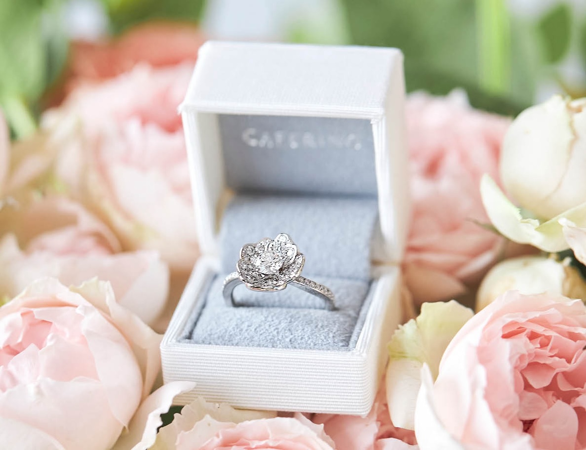 楽天市場】Pt900【1.0ct】フラワー ダイヤモンド リング【送料無料】【品質保証書】【代引手数料無料】レディース 指輪 人気 可愛い プラチナ  お花 豪華 ゴージャスなリング １ct 菱型 ひし形 誕生日プレゼント ゴールド おしゃれ フラワージュエリー 新作 大きいサイズ ..., image size:1188x911