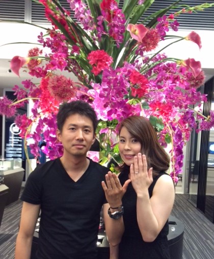 結婚指輪をつけているお客様