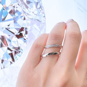 ラザールダイヤモンド結婚指輪　デランシーの着用画像