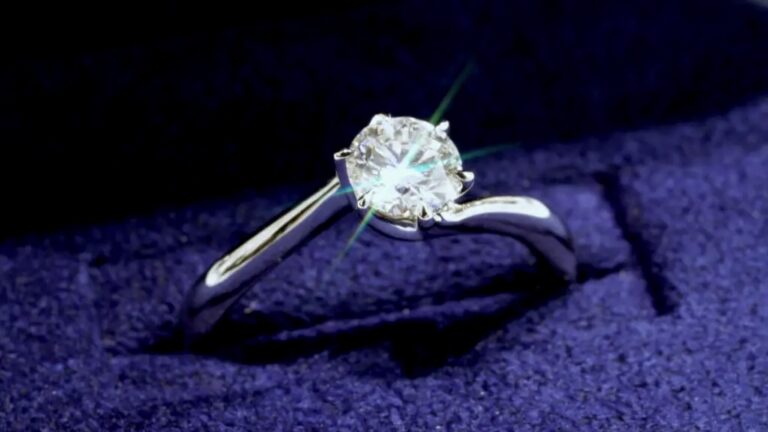 0.5ctの婚約指輪の画像