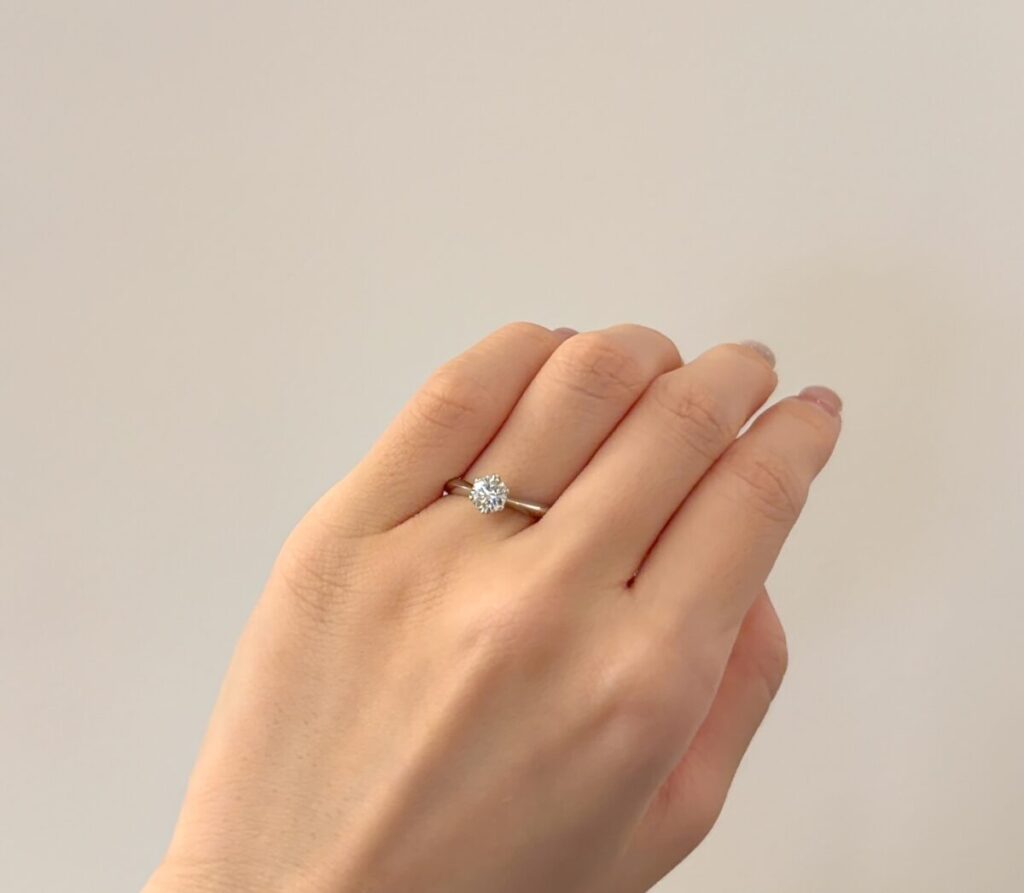 ラザールダイヤモンドの婚約指輪　カリヨン