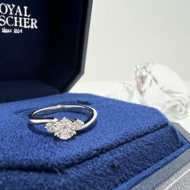 ロイヤル・アッシャーの婚約指輪ERA680の画像