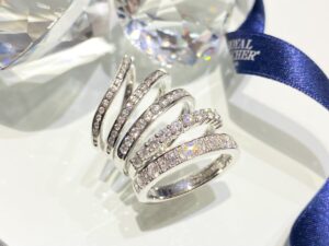 エタニティリングを結婚指輪に｜おすすめは何ミリ？幅による印象の違いとは
