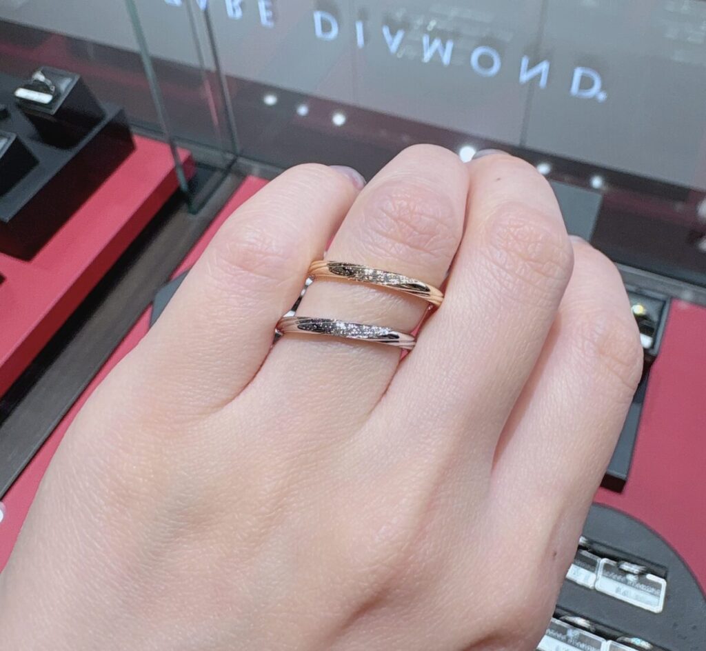 プラチナよりゴールドが高いラザールダイヤモンドの結婚指輪