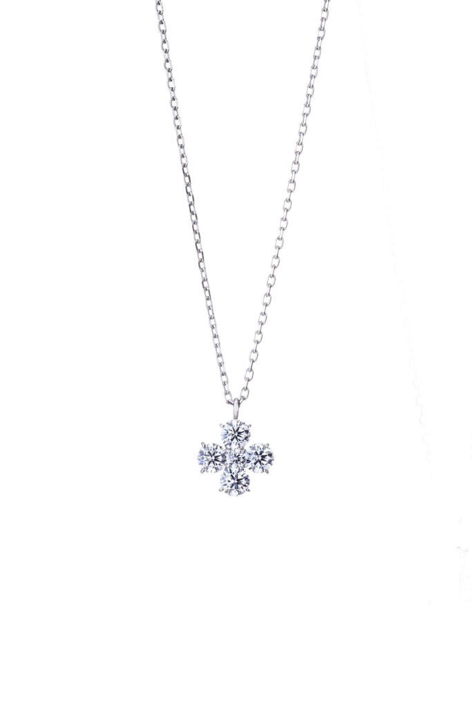 ラザールダイヤモンドのネックスレス「クローバー」の画像