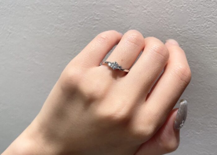 ロイヤル・アッシャーの婚約指輪ERA680 0.3カラットのダイヤモンドがセッティングされているシンプルな1石デザイン