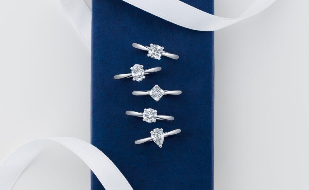 ファンシーカットの婚約指輪