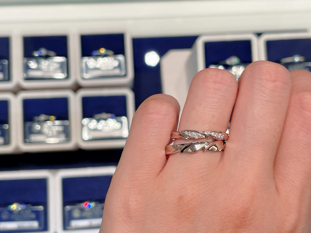 花・フラワーモチーフの結婚指輪ロイヤル・アッシャーのWRA069/WRB079