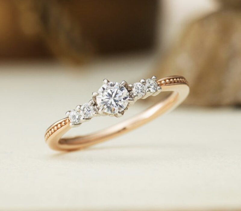 アンティックの婚約指輪トゥクパティ