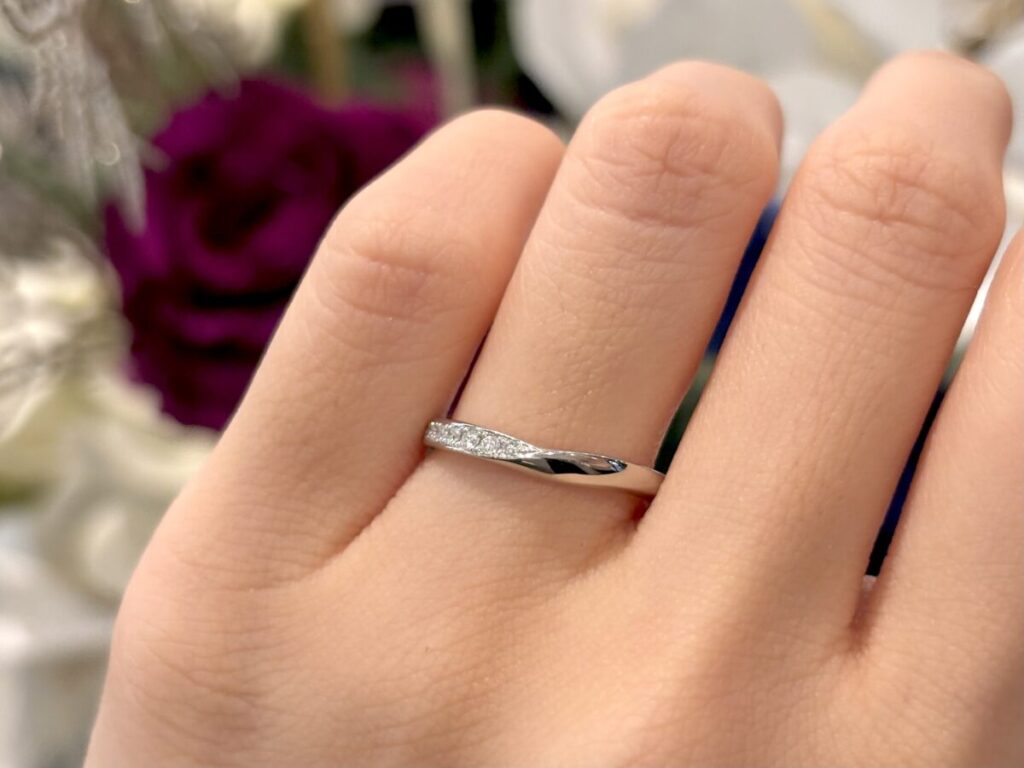 ロイヤル・アッシャーの結婚指輪WRB069