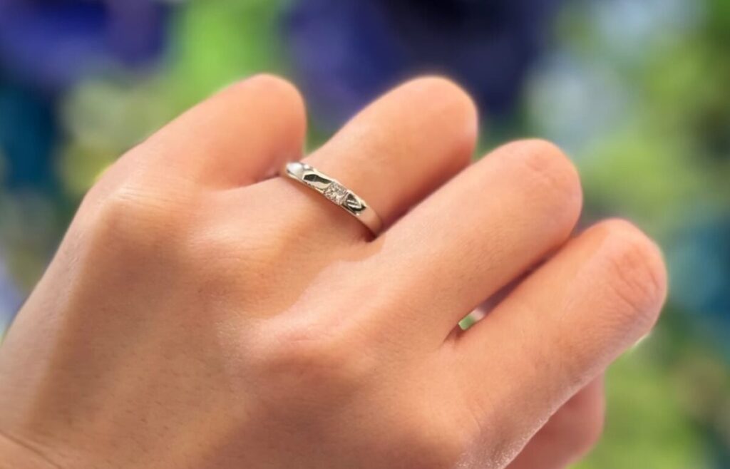 プリンセスカットの結婚指輪 着用画像