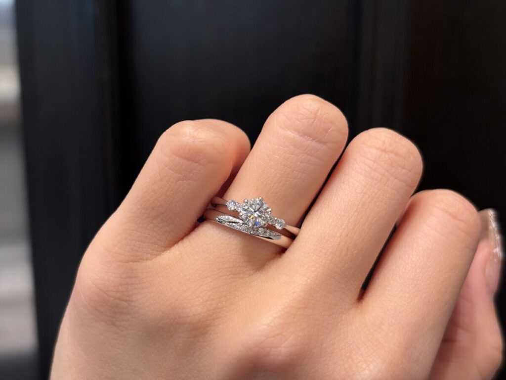 ロイヤル・アッシャー人気の婚約指輪ERA814