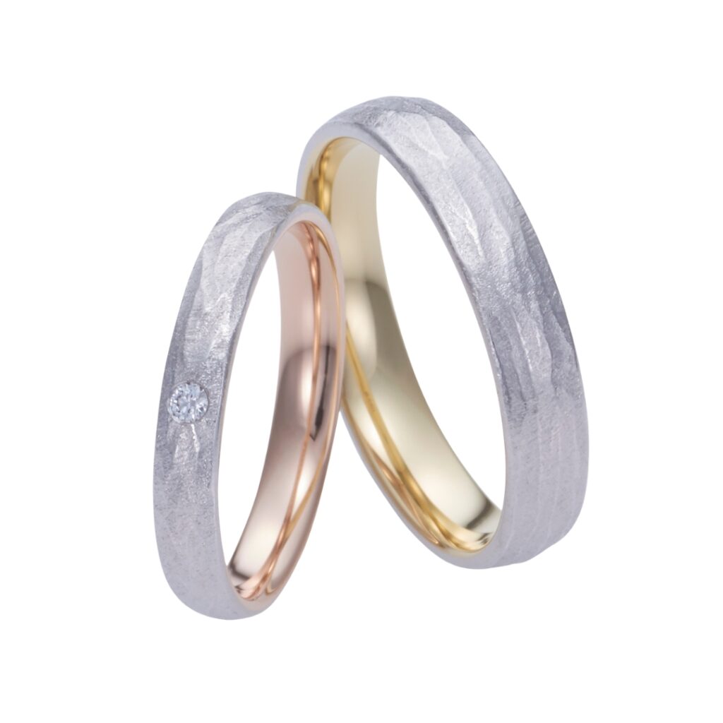 フィッシャーの結婚指輪　内側がゴールド、表面は個性派マット