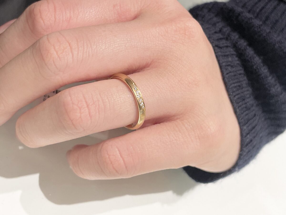 結婚指輪はつや消しのゴールドがおしゃれ！人気デザインと後悔しない
