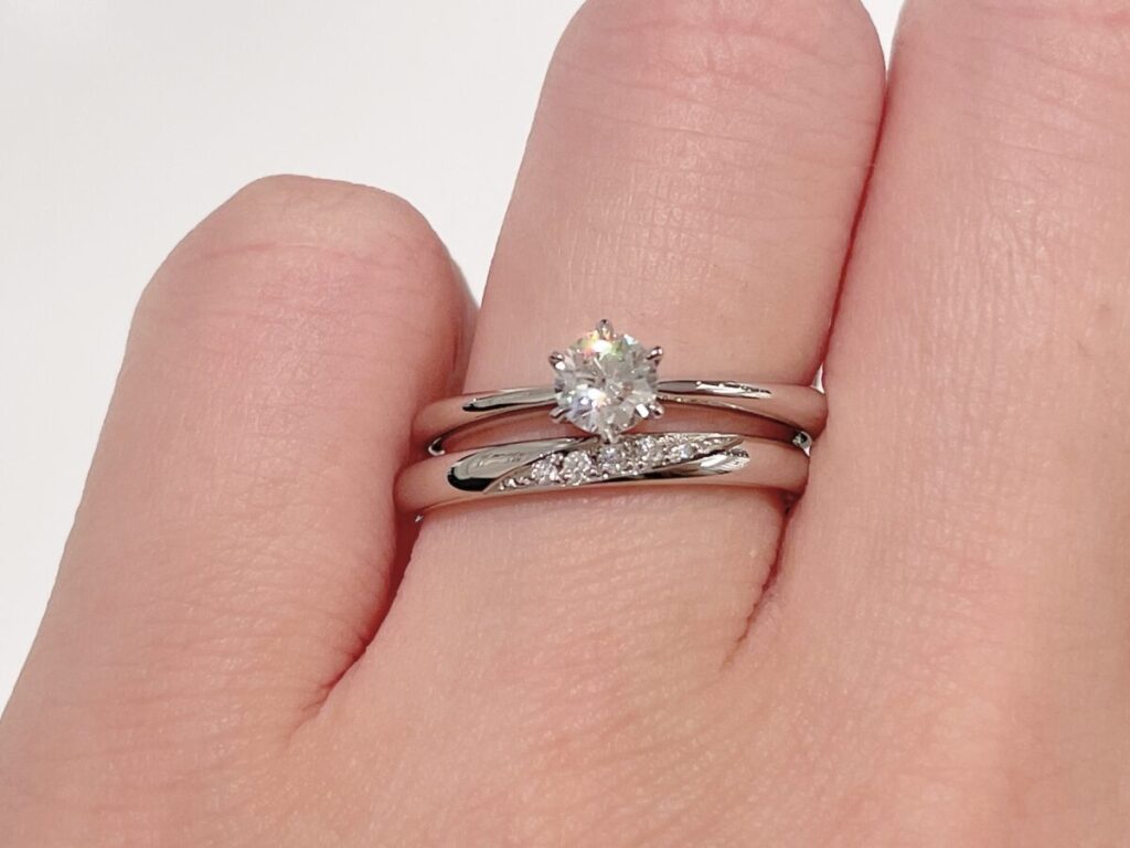 ロイヤル・アッシャーの婚約指輪ERA251・結婚指輪WRA066/WRB076
