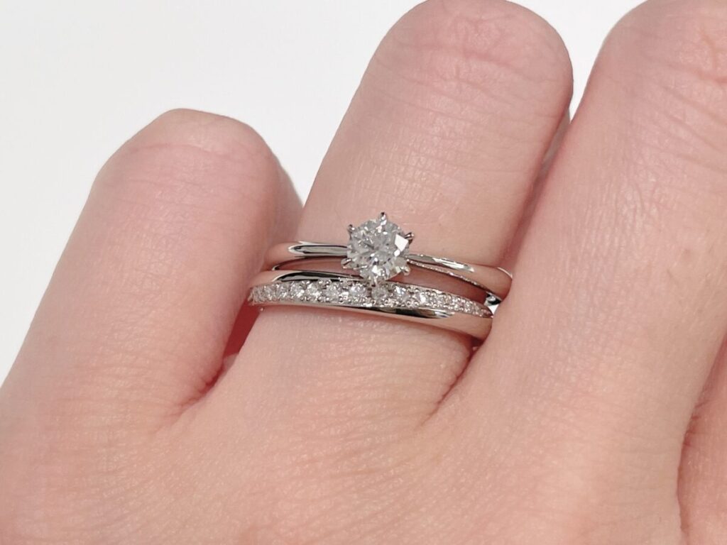 ロイヤル・アッシャーの婚約指輪ERA251・結婚指輪WRA068/WRB078
