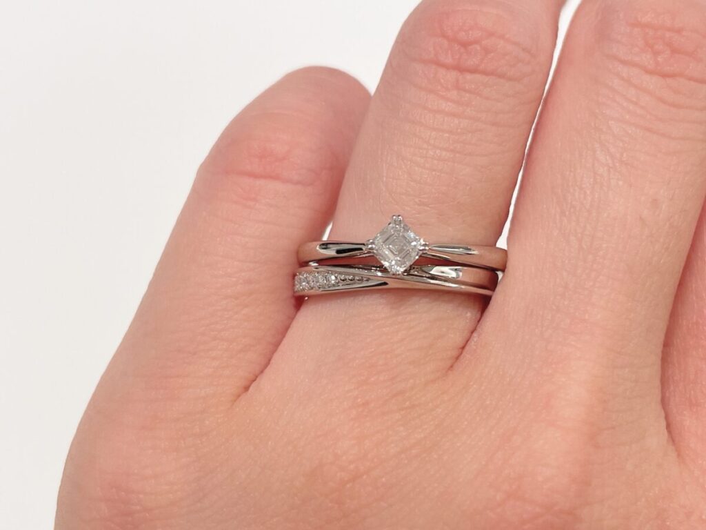 ロイヤル・アッシャーの婚約指輪JRAAC038・結婚指輪WRB060/WRA050
