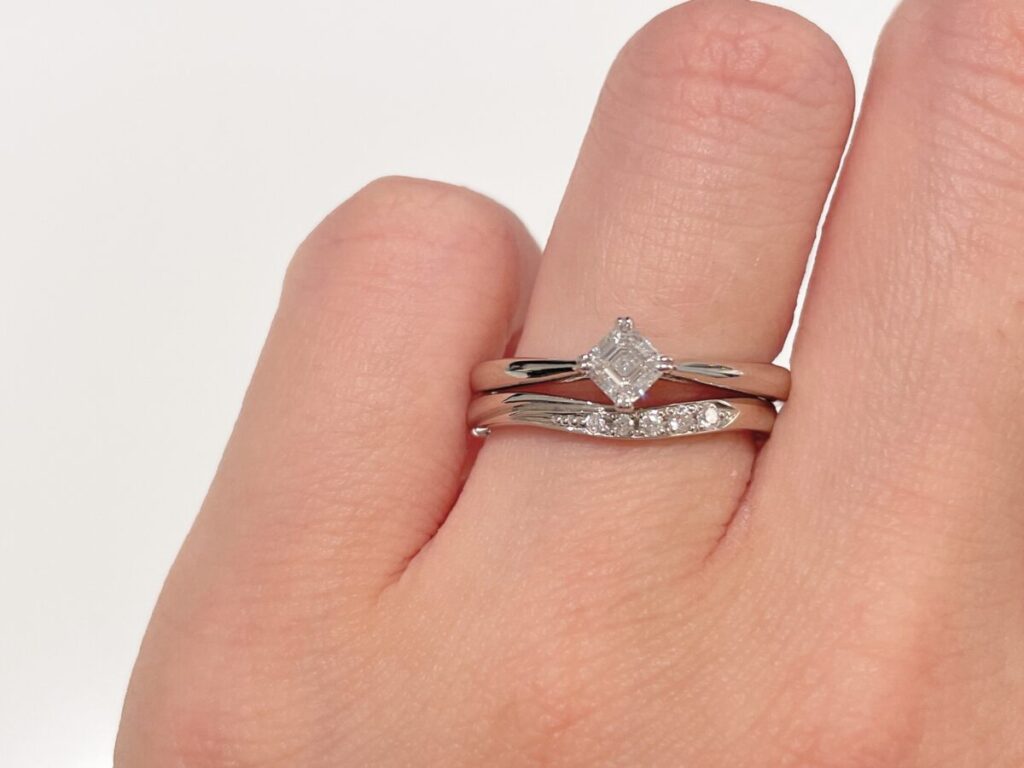 ロイヤル・アッシャーの婚約指輪JRAAC038・結婚指輪WRA903/WRB913
