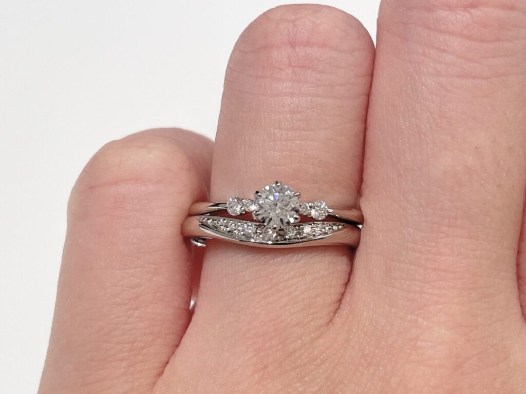 ロイヤル・アッシャーの婚約指輪ERA814・結婚指輪WRA028/WRB038
