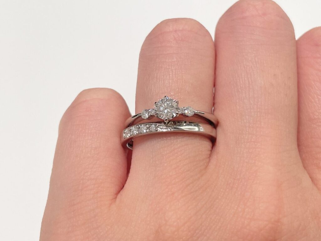 ロイヤル・アッシャーの婚約指輪ERA814・結婚指輪WRA029/WRB039
