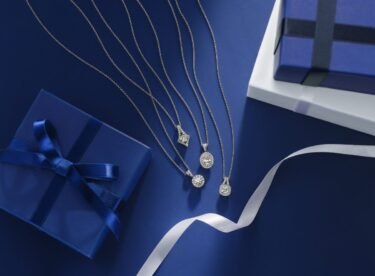 ロイヤル・アッシャーの華やかなネックレスの画像