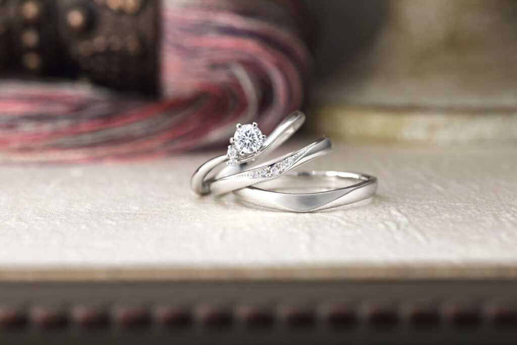 アンティックの結婚指輪と婚約指輪　エミュリック