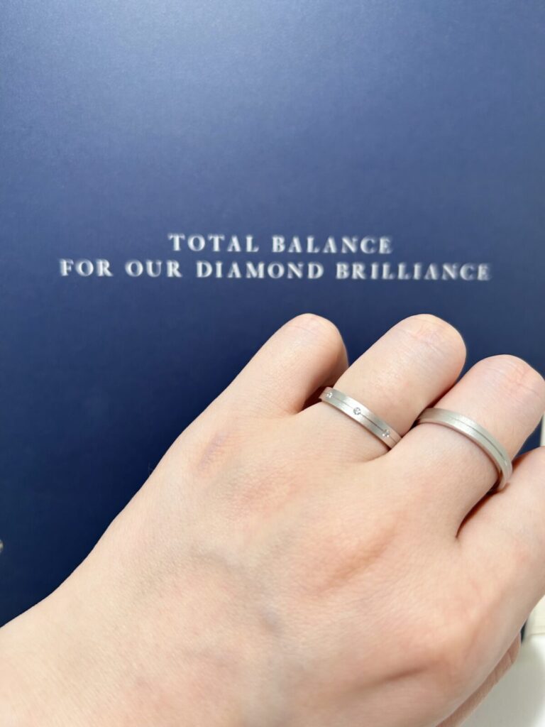ロイヤル・アッシャー結婚指輪　WRA027 WRB018着用画像