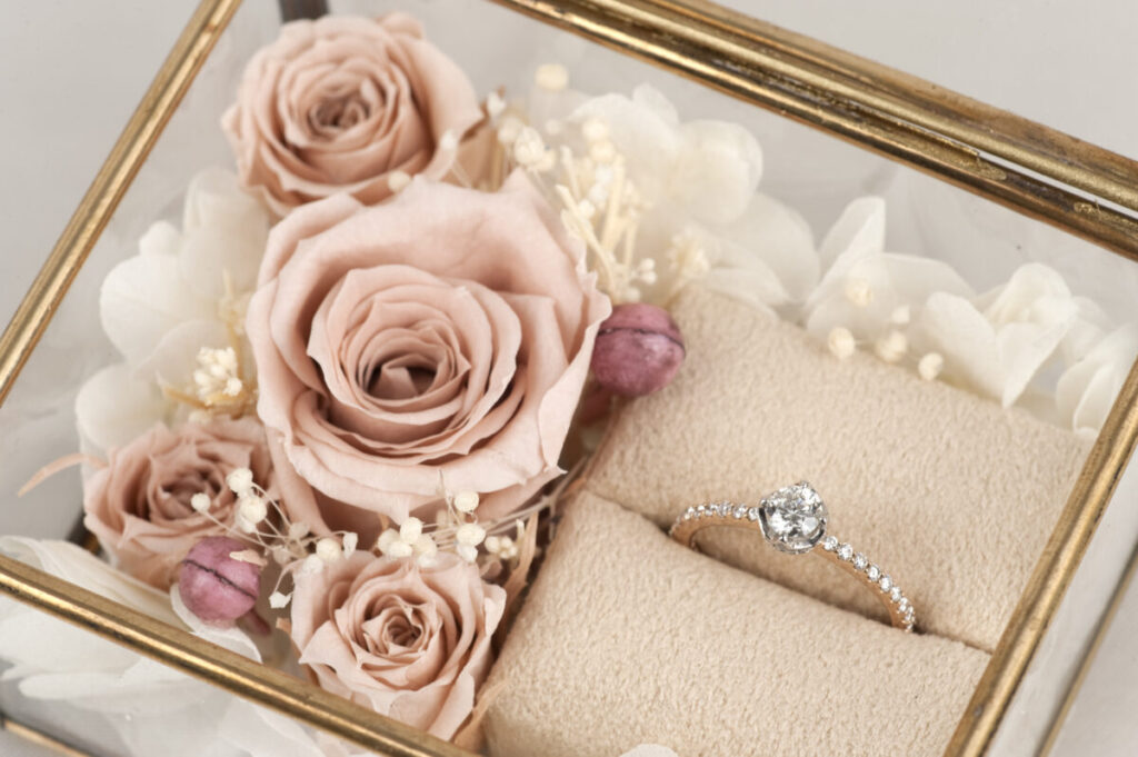 Love Bondラブボンドの婚約指輪